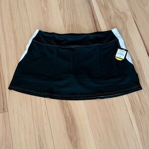 NWT Green and White Athletic Skirt with shorts XL